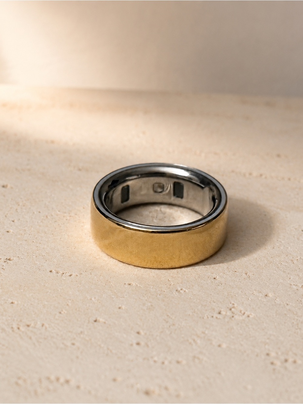 Oura Ring 4 Gold Size 9 – Excellent Condition + Charger & Box & Covers